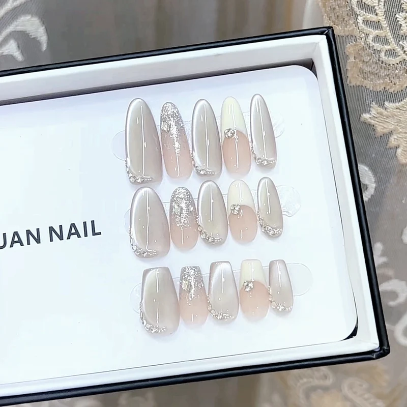 Elegante Press-On-Nagelkollektion Karnz