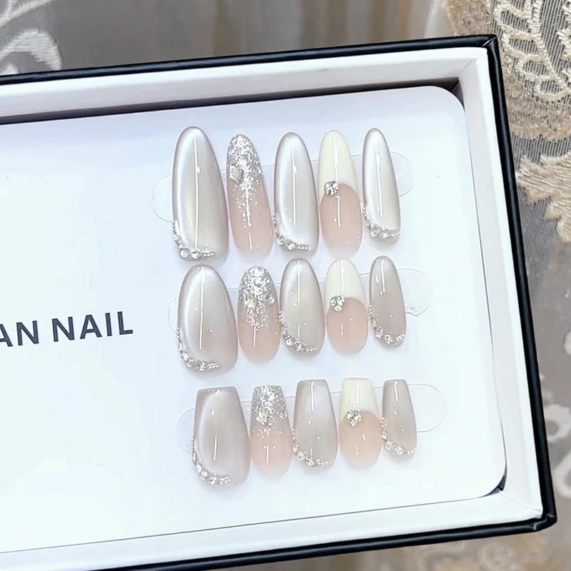 Elegante Press-On-Nagelkollektion Karnz