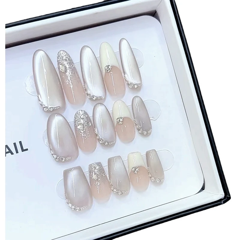 Elegante Press-On-Nagelkollektion Karnz