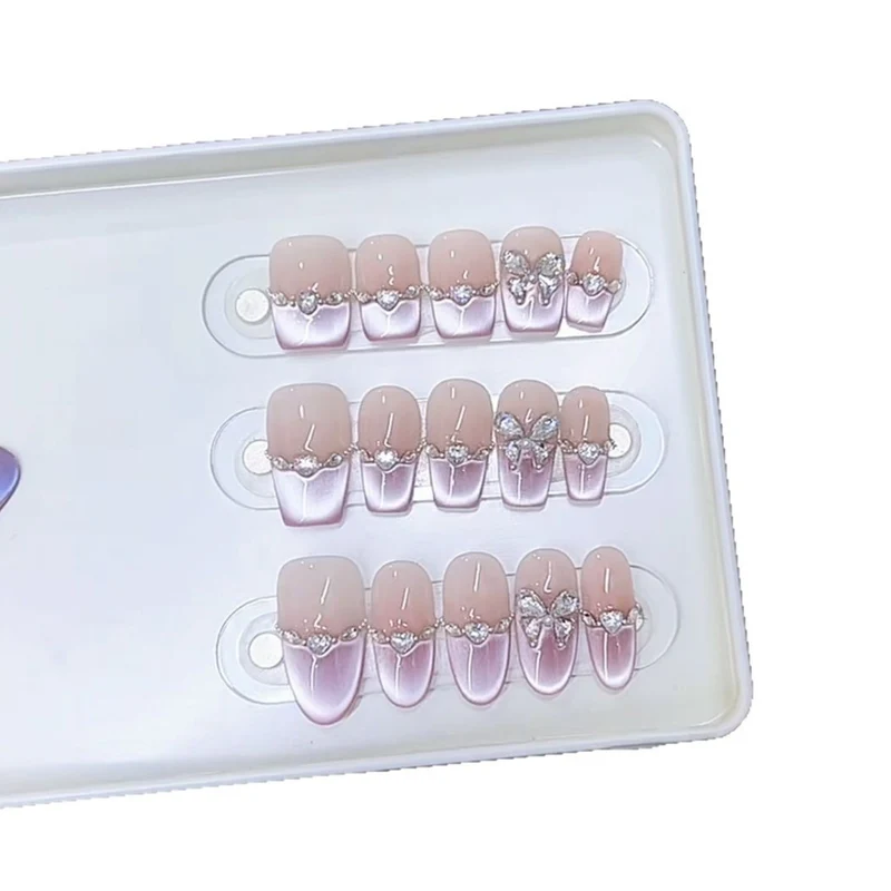 Elegantes Press-On-Nagelset mit Schmetterlingsakzenten Karnz