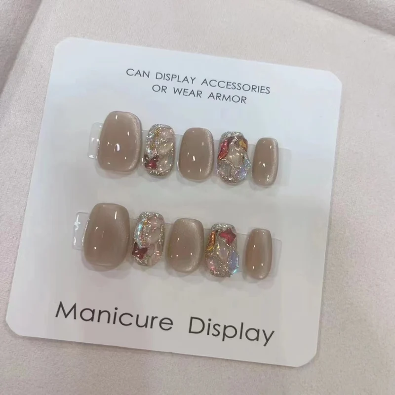 Elegantes Press-On Nagelkunst-Set Karnz