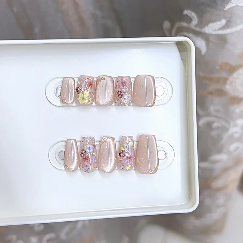 Elegantes Blumen-Design Press-On-Nagelset Karnz
