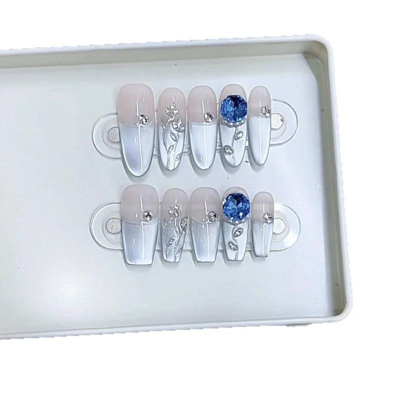 Elegantes Blumendesign Press-On Nagel Set Karnz