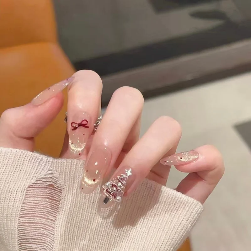 Elegant Glittery Nail Art Stornfield