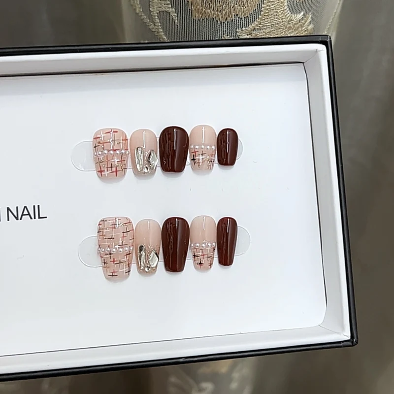Chic Decorative Press-On Nails Set Stornfield