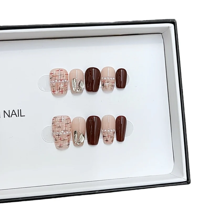Chic Decorative Press-On Nails Set Stornfield