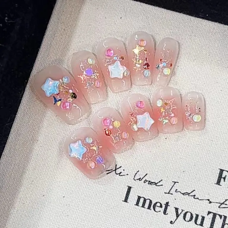 Artistic Star-Embellished Press-On Nail Set Stornfield