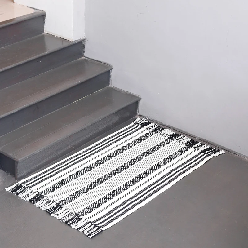 Flat-woven cotton runner with fringes and graphic ethnic stripe pattern Stornfield