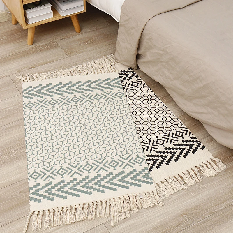 Flat-woven cotton runner with graphic stripe pattern and fringes Stornfield