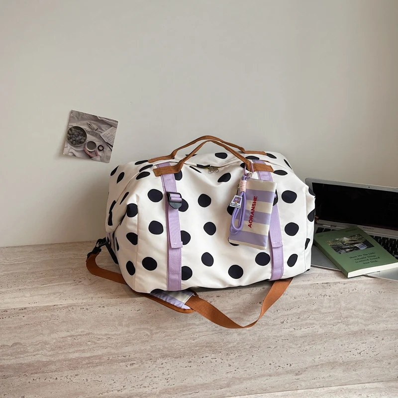 Stylische gepunktete Reisetasche Karnz