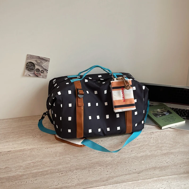 Stylische gepunktete Reisetasche Karnz
