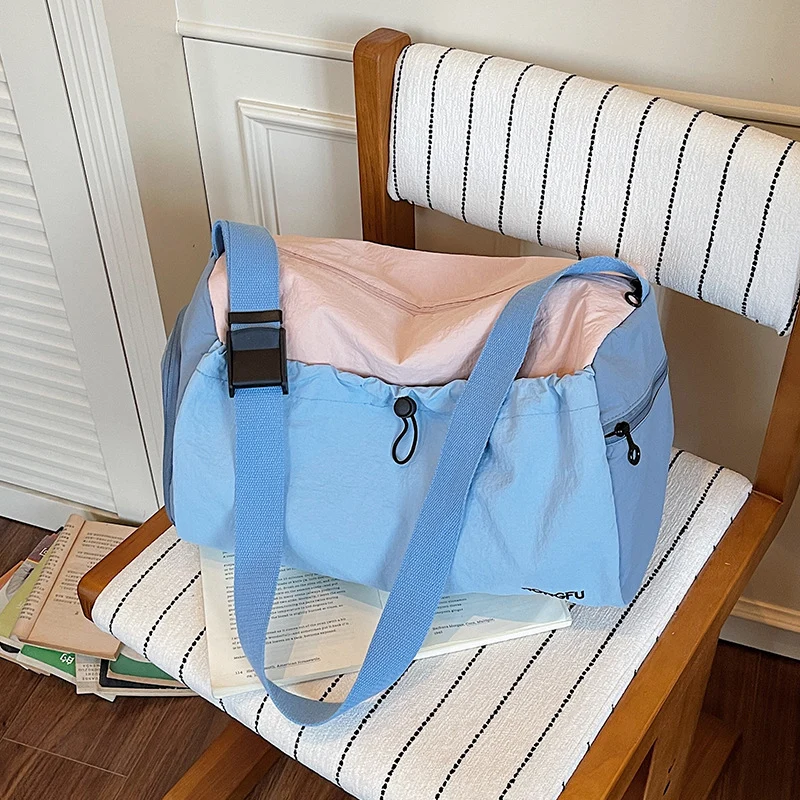 Stylische leichte Reisetasche Karnz