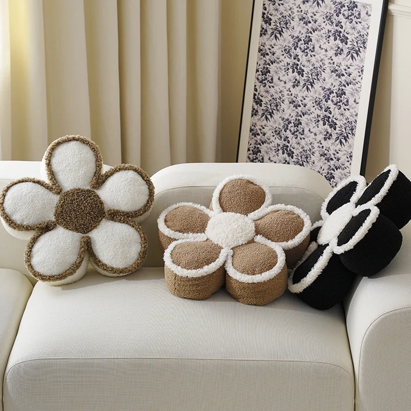Flower-shaped short-pile bath mat made of soft tufting with non-slip backing Stornfield