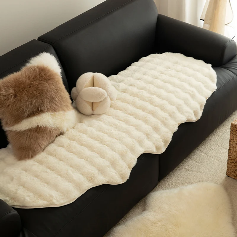 Soft microfiber bathroom runner with wavy edge and non-slip underside Stornfield