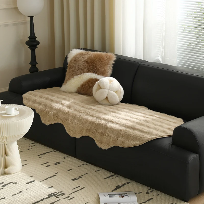 Soft microfiber bathroom runner with wavy edge and non-slip underside Stornfield