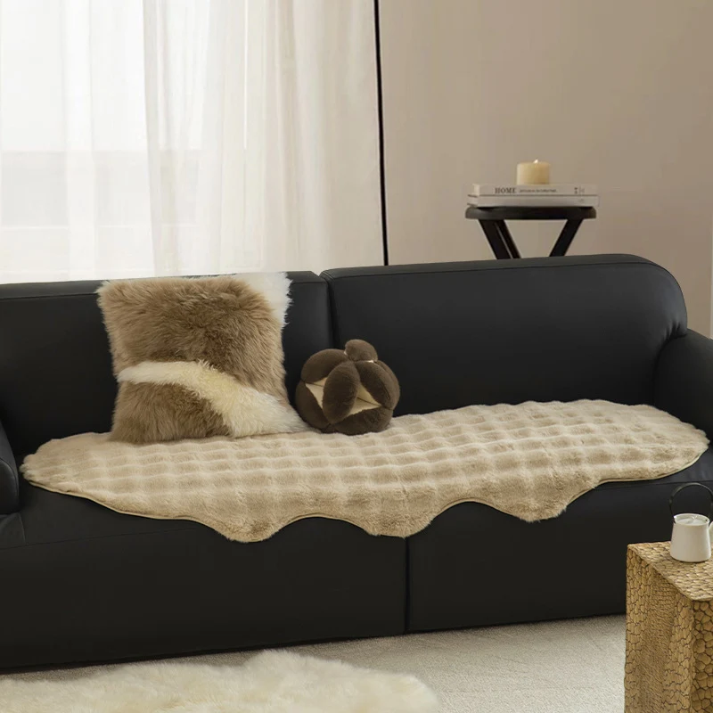 Soft microfiber bathroom runner with wavy edge and non-slip underside Stornfield
