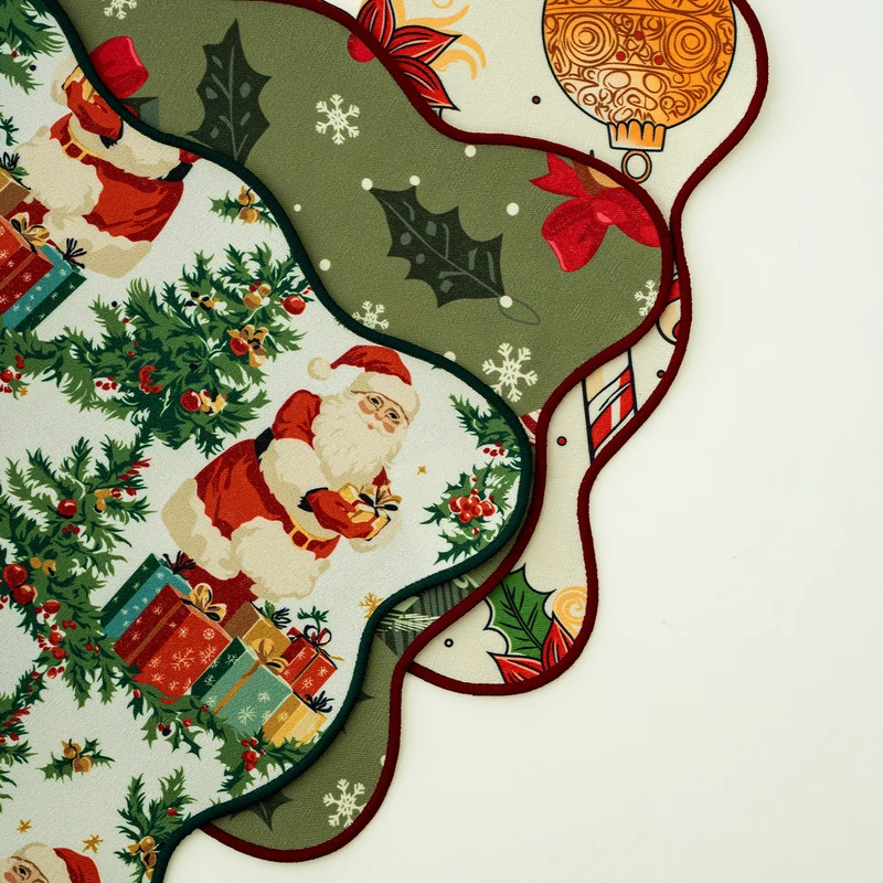 Christmas wipeable placemat with wavy hem and nostalgic Santa motif Stornfield