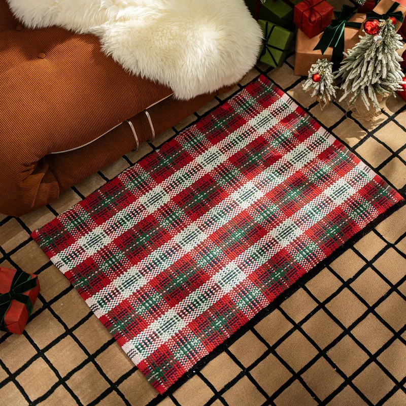 Hand-woven table runner in a traditional check pattern with a sturdy cotton structure Stornfield