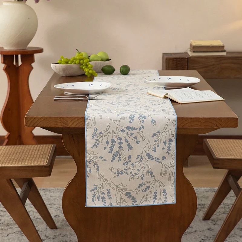 Woven table runner in botanical leaf pattern made of cotton blend Stornfield