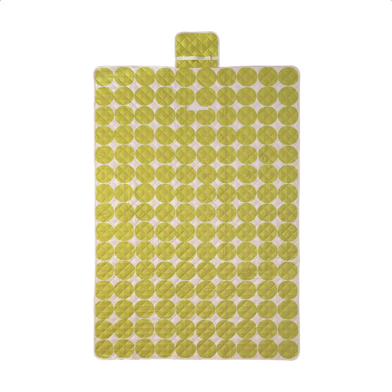 Insulated outdoor picnic blanket with quilting, water-repellent back and carry flap Stornfield