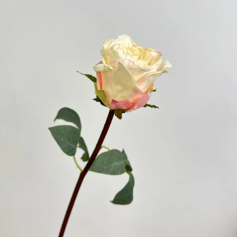 Natural Looking Floral Decor
