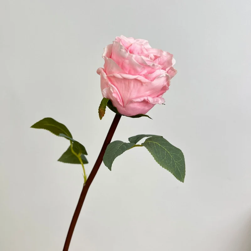 Natural Looking Floral Decor