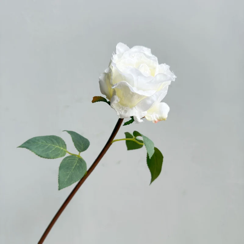 Natural Looking Floral Decor