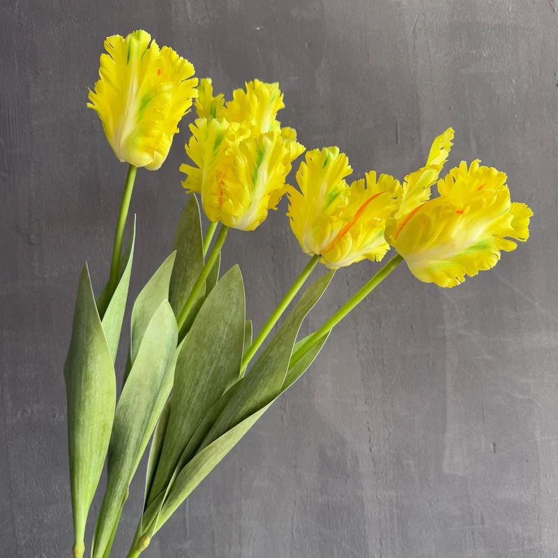 Lifelike Floral Accent