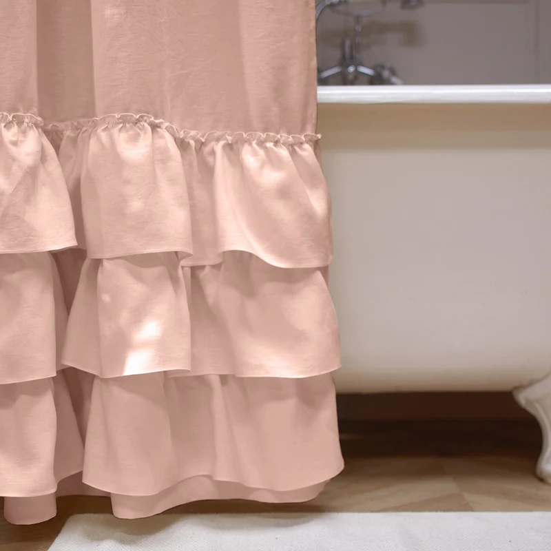 Duschvorhang aus rosa Leinen mit Rüschen