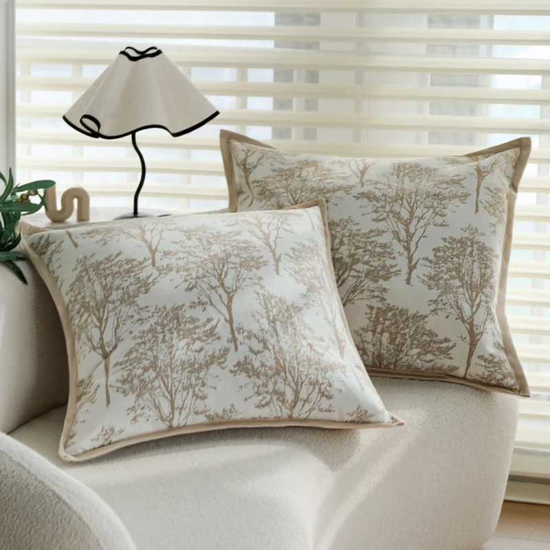 Quadratischer Zierkissenbezug mit feinem Waldmuster‑Jacquard und Samt-Keder Karnz