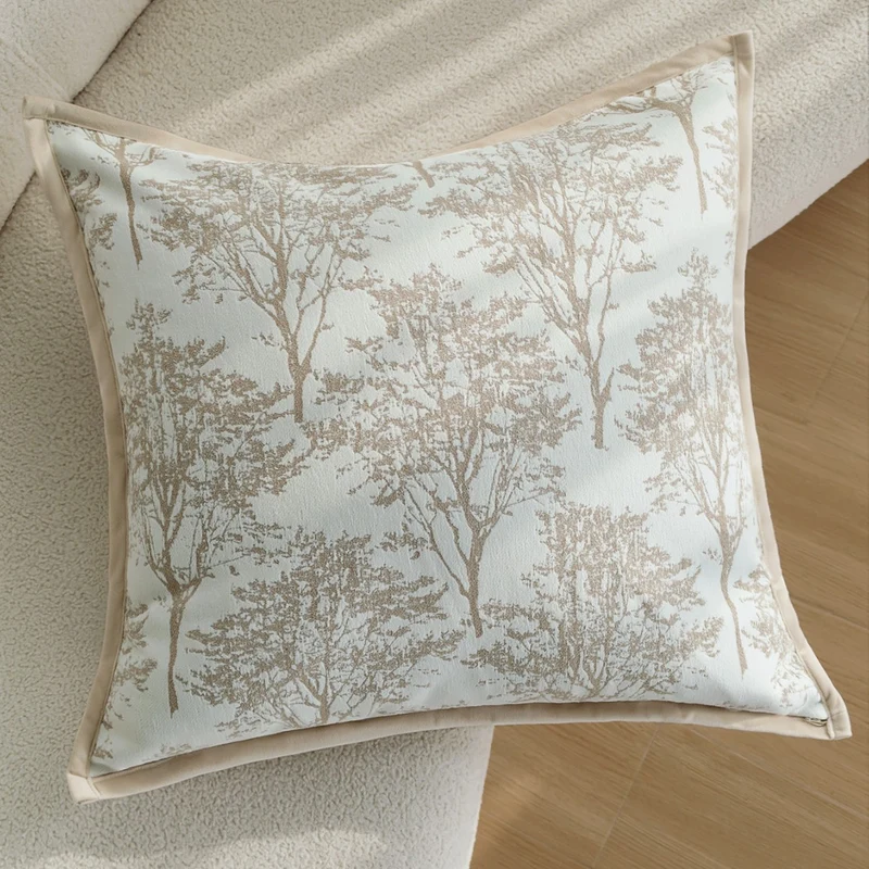Quadratischer Zierkissenbezug mit feinem Waldmuster‑Jacquard und Samt-Keder Karnz