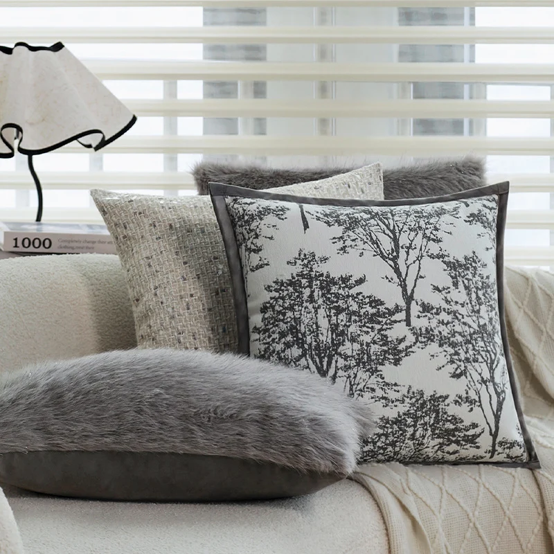 Quadratischer Zierkissenbezug mit fein gewebtem Baum‑Jacquard und samtiger Keder Karnz