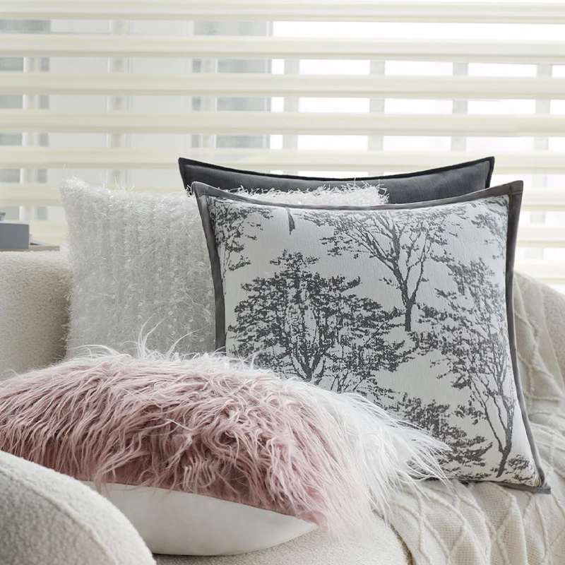 Quadratischer Zierkissenbezug mit fein gewebtem Baum‑Jacquard und samtiger Keder Karnz