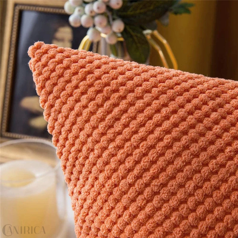 Quadratischer dekorativer Kissenbezug mit handtuftetem Pompon‑Tufting und weichem Baumwollmix Karnz