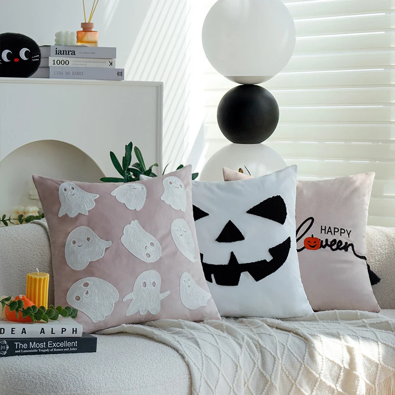 Quadratischer dekorativer Kissenbezug mit Halloween-Kürbisgesicht Tuft-Applikation aus Samt Karnz