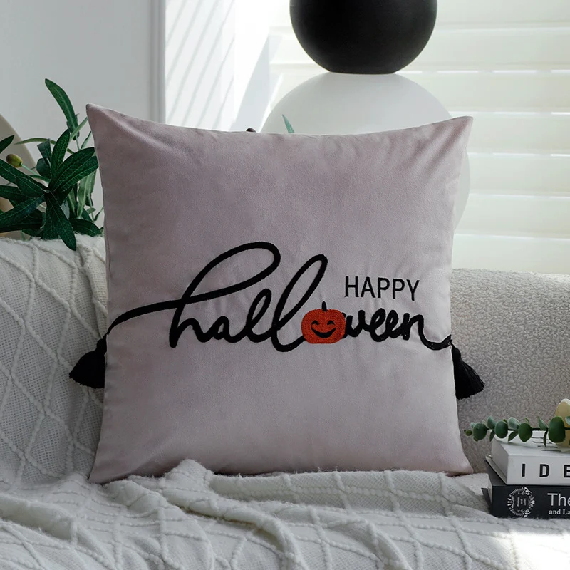 Quadratischer dekorativer Kissenbezug mit Halloween-Kürbisgesicht Tuft-Applikation aus Samt Karnz