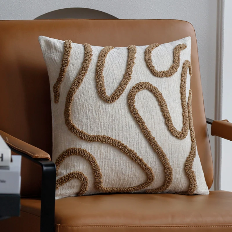 Quadratischer dekorativer Kissenbezug mit erhabenem floralen Chenille‑Tufting und Leinenoptik Karnz