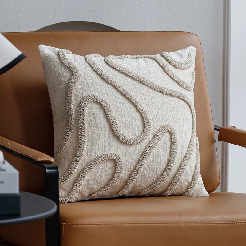 Quadratischer dekorativer Kissenbezug mit erhabenem floralen Chenille‑Tufting und Leinenoptik Karnz