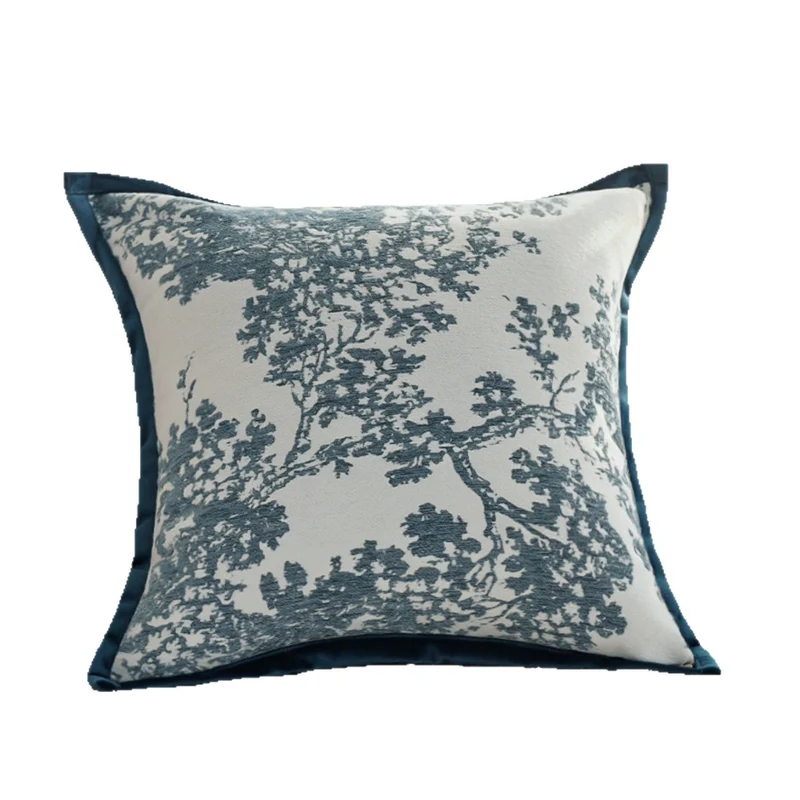 Quadratischer Kissenbezug mit feinem Toile‑Jacquard und seidiger Kederkante Karnz