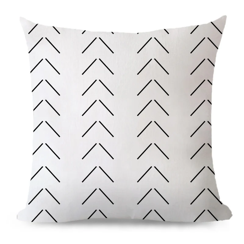 Quadratischer Kissenbezug aus Baumwoll‑Leinen mit grafischem Pfeil‑ und Streifenmuster Karnz