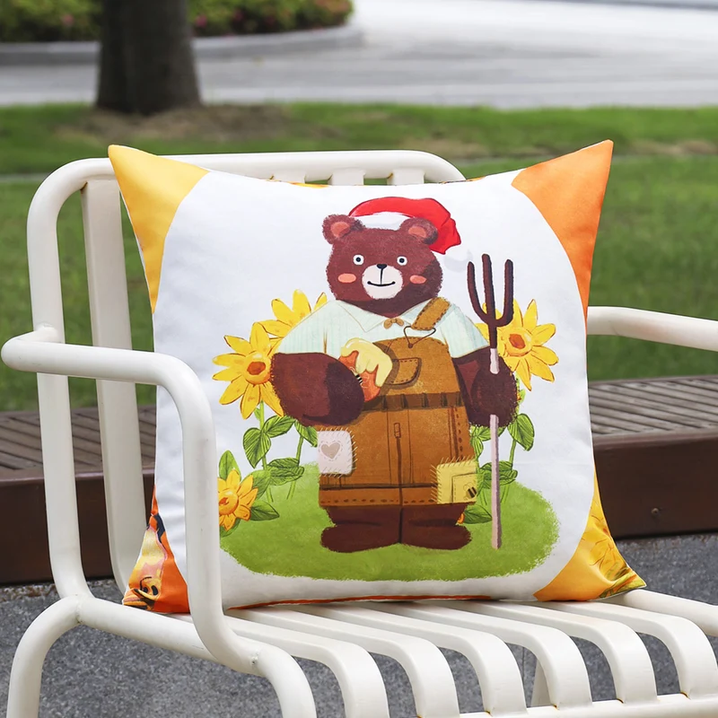 Quadratischer dekorativer Kissenbezug mit detailreichem Bienen‑ und Wabenprint Karnz