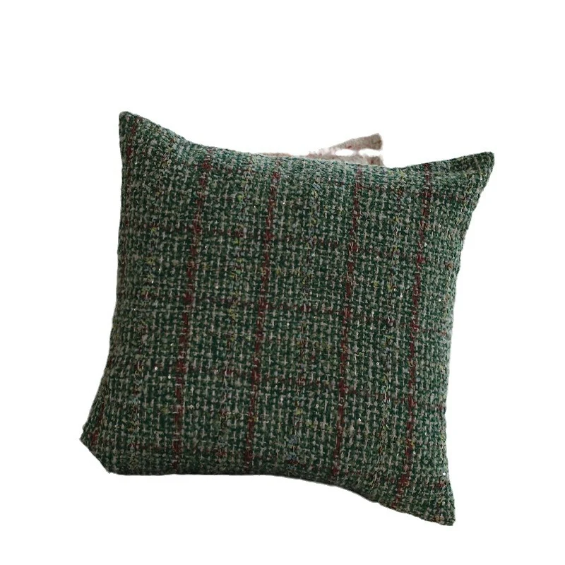 Quadratischer Bouclé-Kissenbezug im Tweedstil mit dezentem Multicolor‑Tufting Karnz