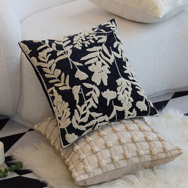 Dekorativer Kissenbezug mit floraler Chenille‑Tufting und Samtoberfläche Karnz