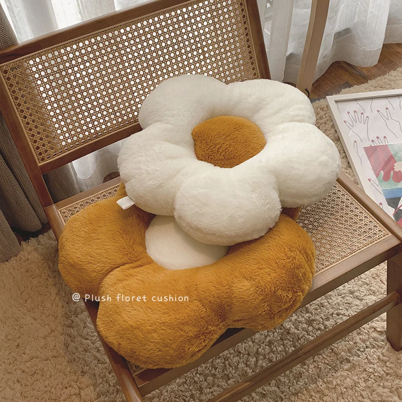 Blütenförmiges Plüsch-Sitz- und Dekokissen aus weichem Teddyfleece Karnz