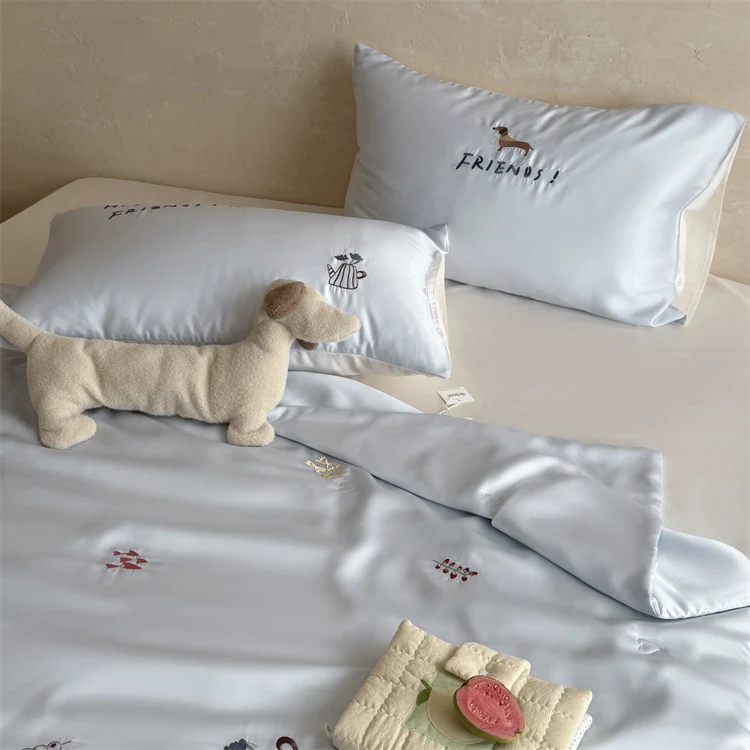 Seidig-geschmeidiges Satin-Bettwäscheset mit zierlichen Stick-Icons Karnz