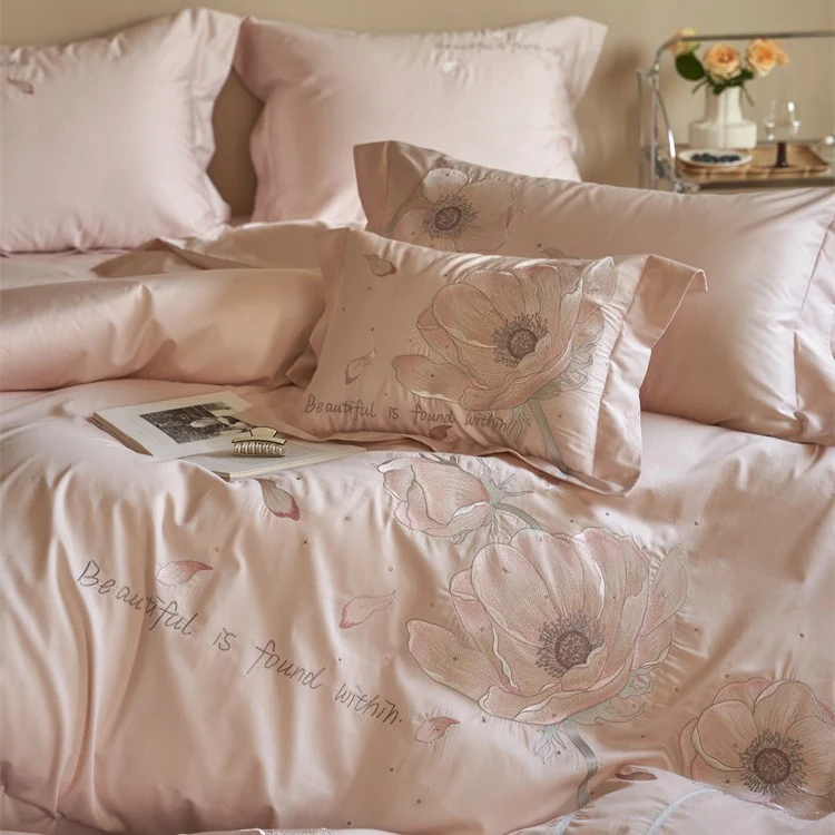 Satin-Bettwäsche-Garnitur mit floraler Relief-Stickerei und samtigem Glanz Karnz