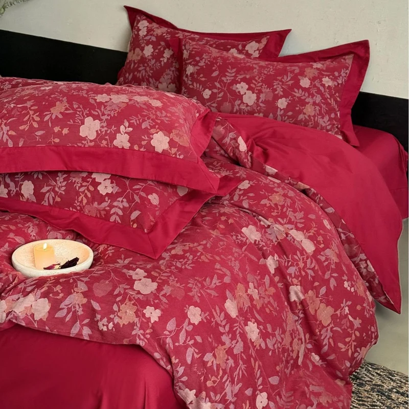 Premium-Bettwäschegarnitur aus Baumwollsatin mit floralem Jacquard und eleganter Leinenkante Karnz