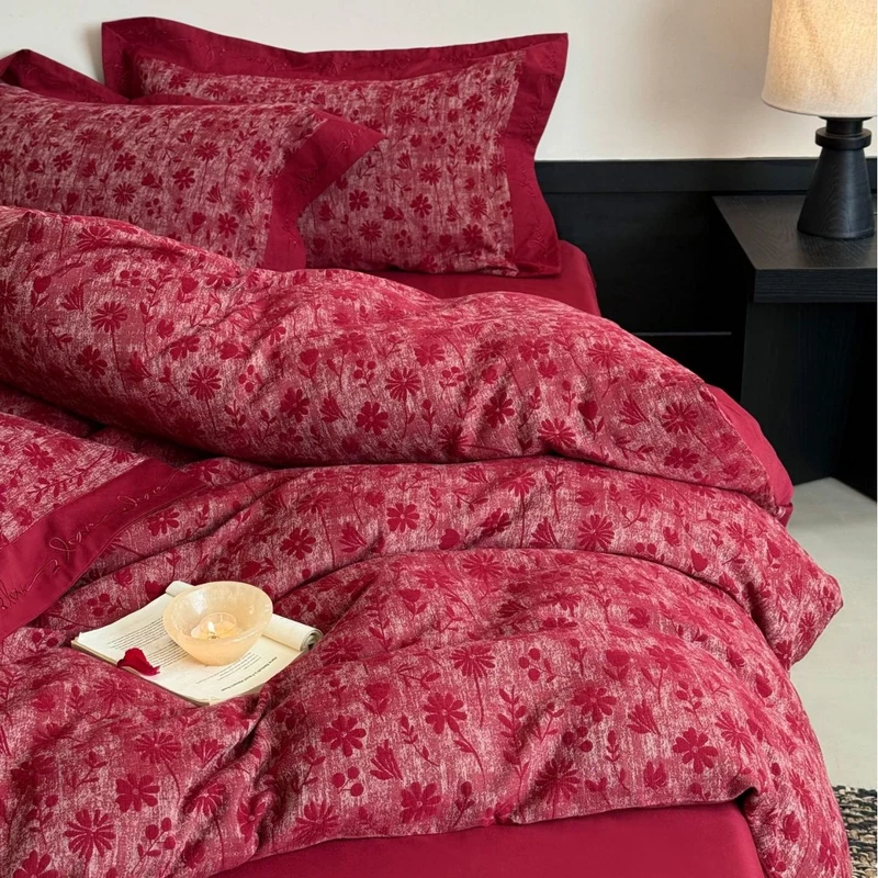 Premium-Bettwäschegarnitur aus Baumwollsatin mit floralem Jacquard und eleganter Leinenkante Karnz