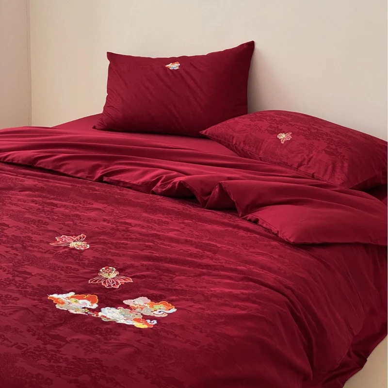 Premium Bettwäsche-Garnitur aus Mako-Baumwoll-Satin mit floraler Jacquardstruktur und gestickten Applikationen Karnz