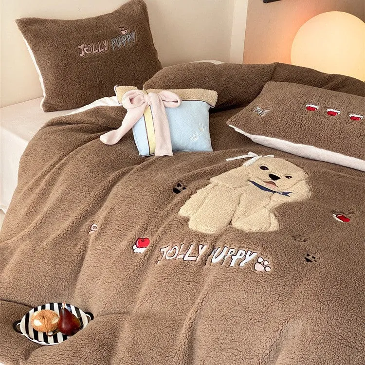Plüsch-Bettwäsche-Set mit Sherpa-Finish, gesteppter Kuscheldecke und besticktem Welpenmotiv Karnz